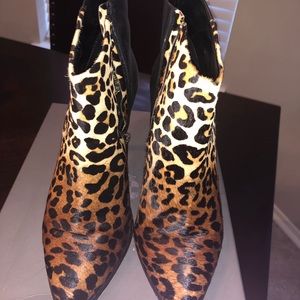 Vince Camuto leopard bootie size 10